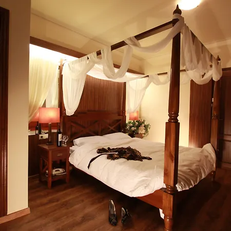 Mythoxenia Georgitsi