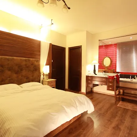 Mythoxenia Georgitsi